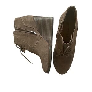 🍀LUCKY BRAND Suede Wedge Bootie